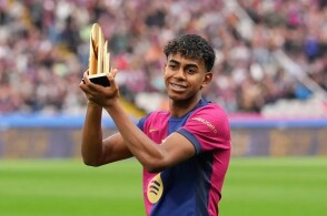 球星突破防线送出助攻（球星强突防线奉献助攻）