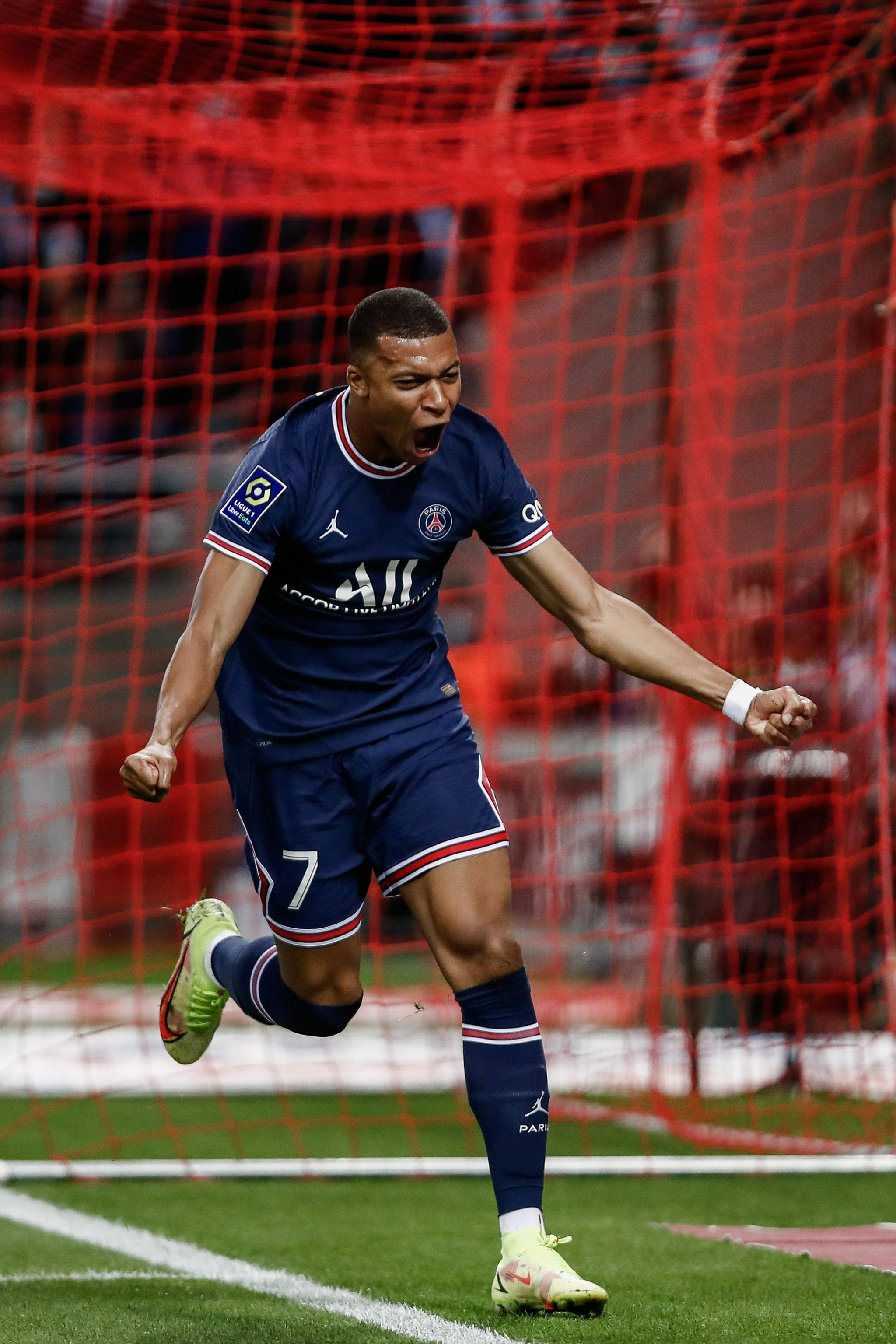 这谁顶得住啊？雷霆首节狂轰45分！9人登场均有得分入账（雷霆首节飙下45分，9人出场全员开胡，谁能招架？）