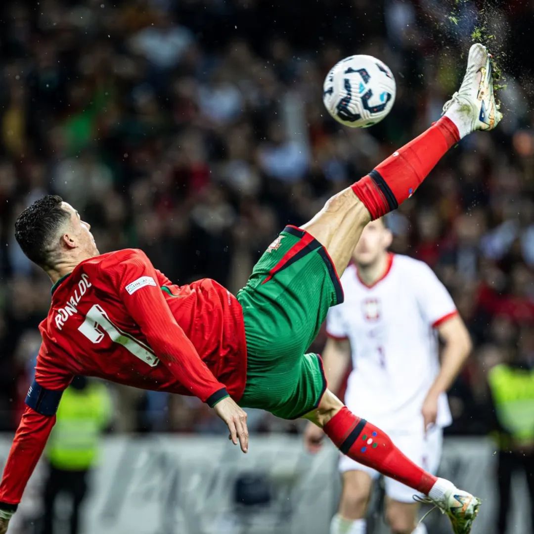 足球专项体能训练全解析（足球专项体能训练深度指南）