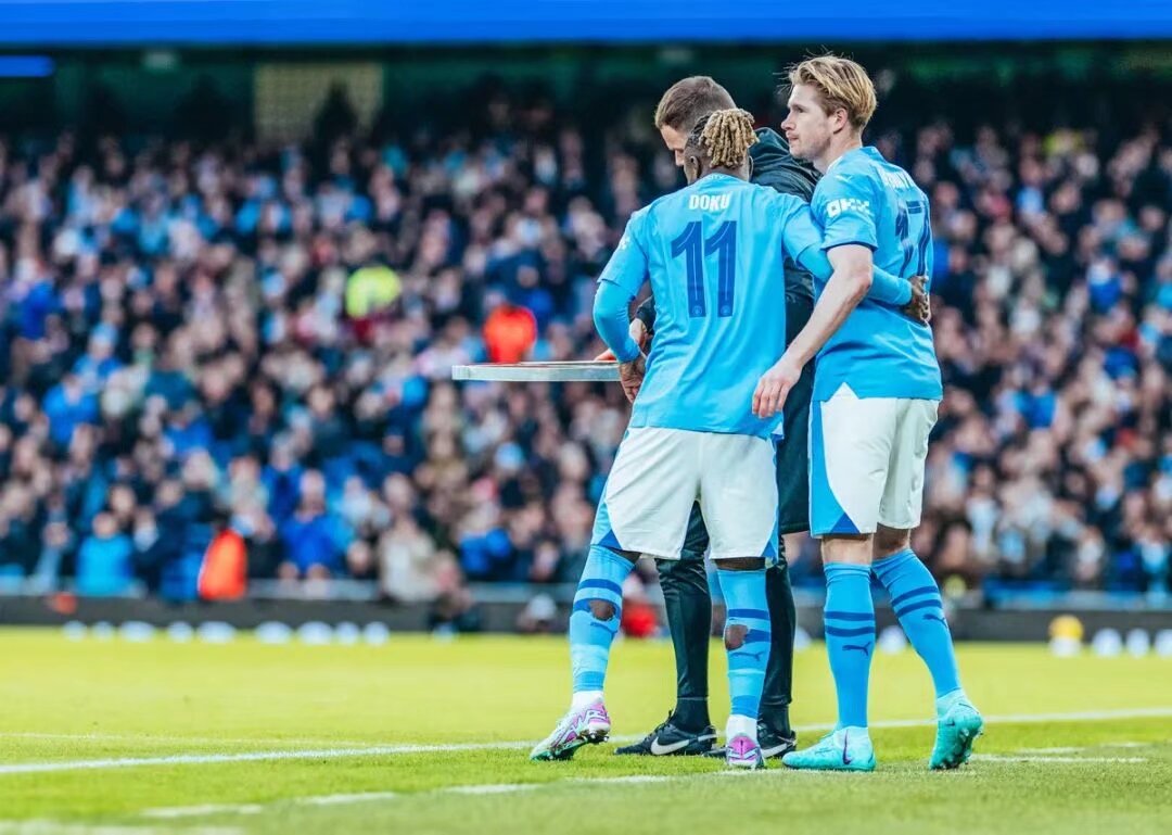 米体：那不勒斯冬窗急需补腰，已联系曼联询问引进梅努可行性（米体：那不勒斯冬窗亟需中场补强，已向曼联咨询梅努加盟可行性）