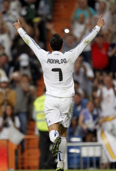 佐拉：当年有幸和马拉多纳一起练习任意球，让我能力明显提升（佐拉忆与马拉多纳共练任意球：我的能力因此大幅提升）