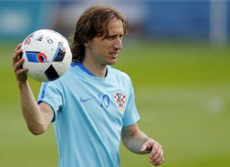 世界杯懂球进阶！知识视角看分组：钱多多与帝国兴衰？（世界杯分组进阶解读：知识视角下的资本博弈与王朝兴衰）